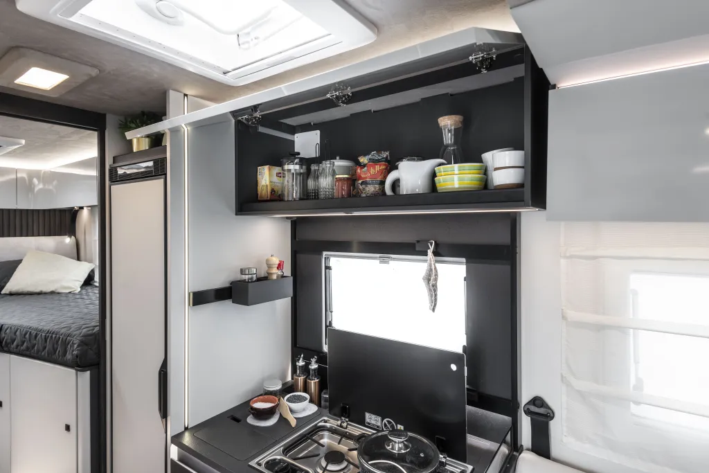 Bild 8: Wohnmobil für 4 Personen in Dornbirn mieten